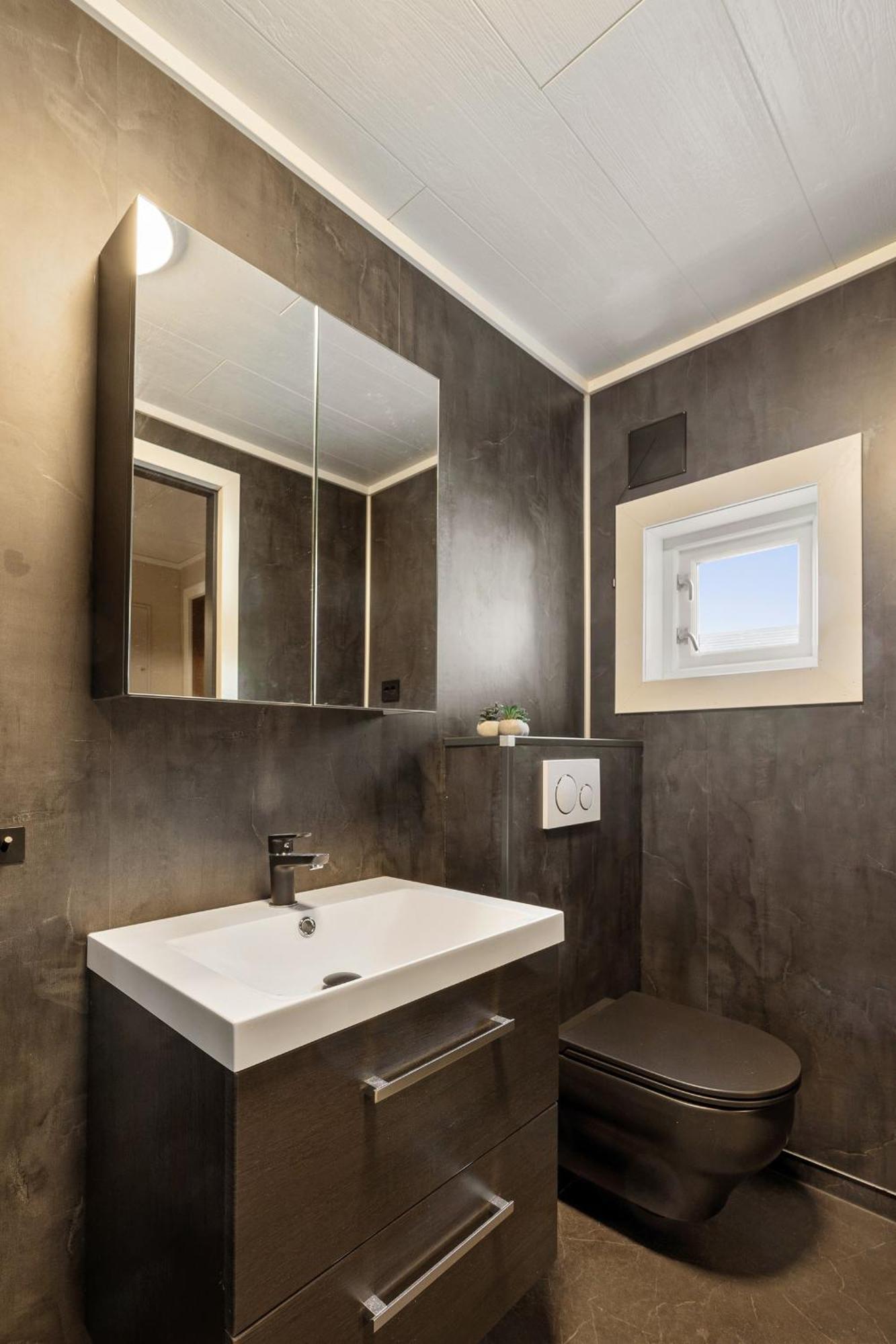 Central And Newly Renovated Apartment For Rent Tromso Luaran gambar